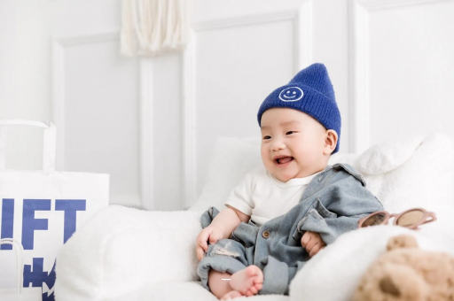 明港宝宝吃奶蹬腿烦躁扭动 明港宝宝吃奶蹬腿烦躁扭动